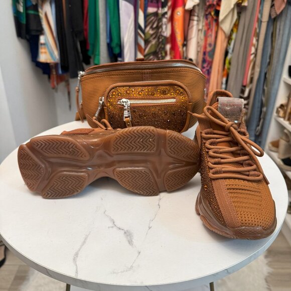 Steve Madden Sneakers with Matching Fanny Pack, multiple colors, size 7 - Picture 2 of 6